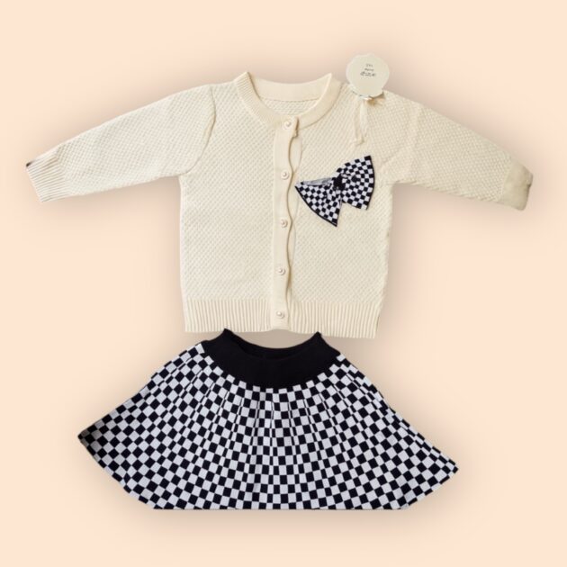 Tweedelige Set – Gebreid Vestje met Ruitjesrokje (Meisjes)